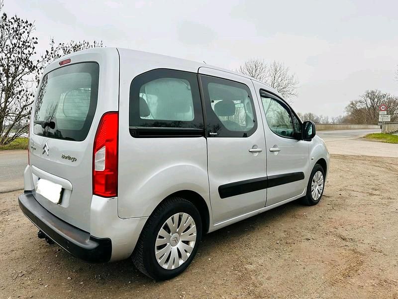 Silber Gebraucht 2010 Citroën Berlingo Van / Kleinbus | 4.199 € (Guter Preis) - Bild 1/4