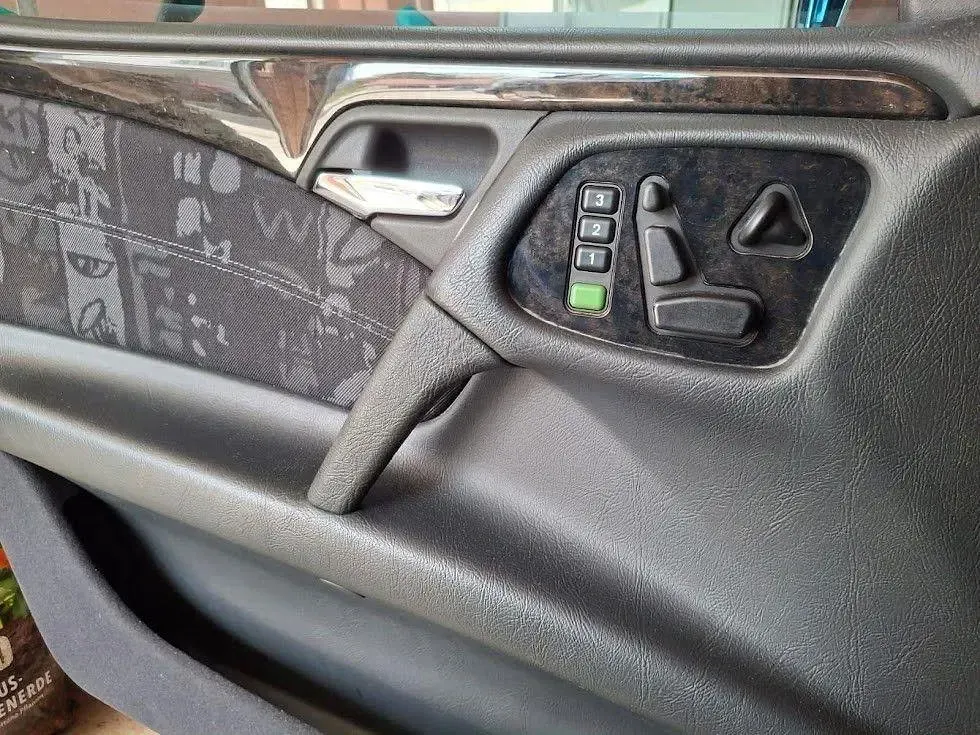 Gebraucht Mercedes E280 Avantgarde 204 PS (150 kW) 1998 Blau Limousine