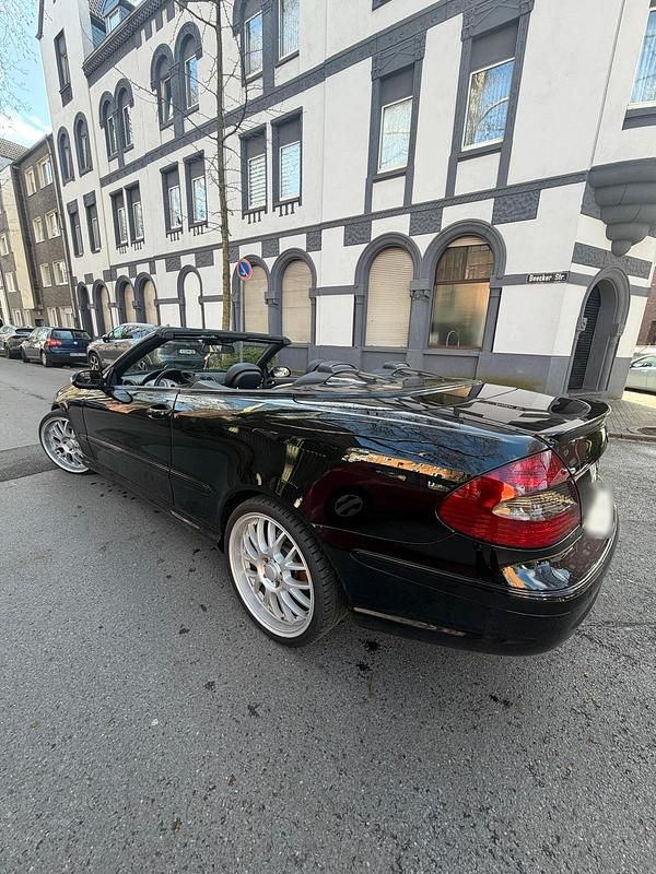 Gebraucht Mercedes CLK320 224 PS (164 kW) 2008 Schwarz Cabrio