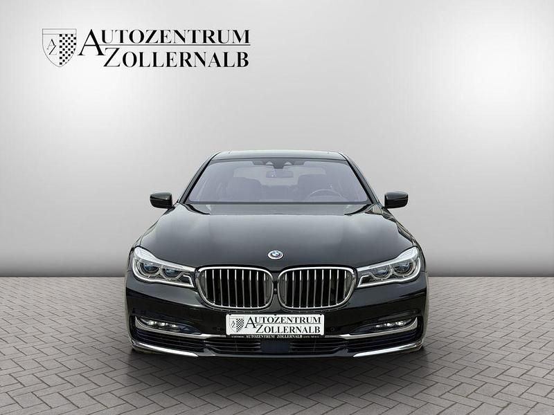Gebraucht BMW 750 Sport Line 449 PS (330 kW) 2016 Saphirschwarz metallic Limousine