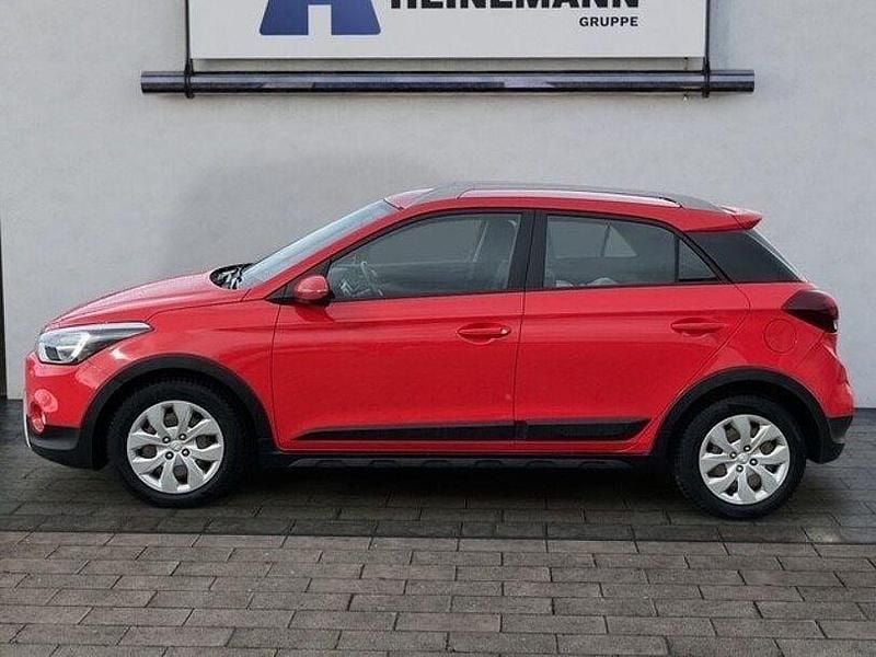 Gebraucht Hyundai i20 Active 101 PS (74 kW) 2019 Tomato red Kleinwagen