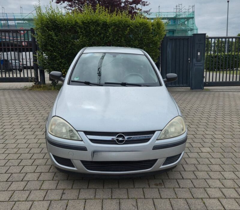 Silber Gebraucht 2004 Opel Corsa Limousine | 2.900 € (Teuer) - Bild 1/4