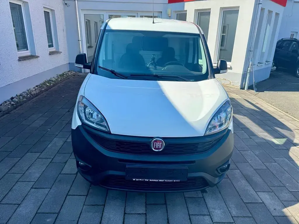 Gebraucht Fiat Doblò 101 PS (74 kW) 2022 Weiß Van / Kleinbus
