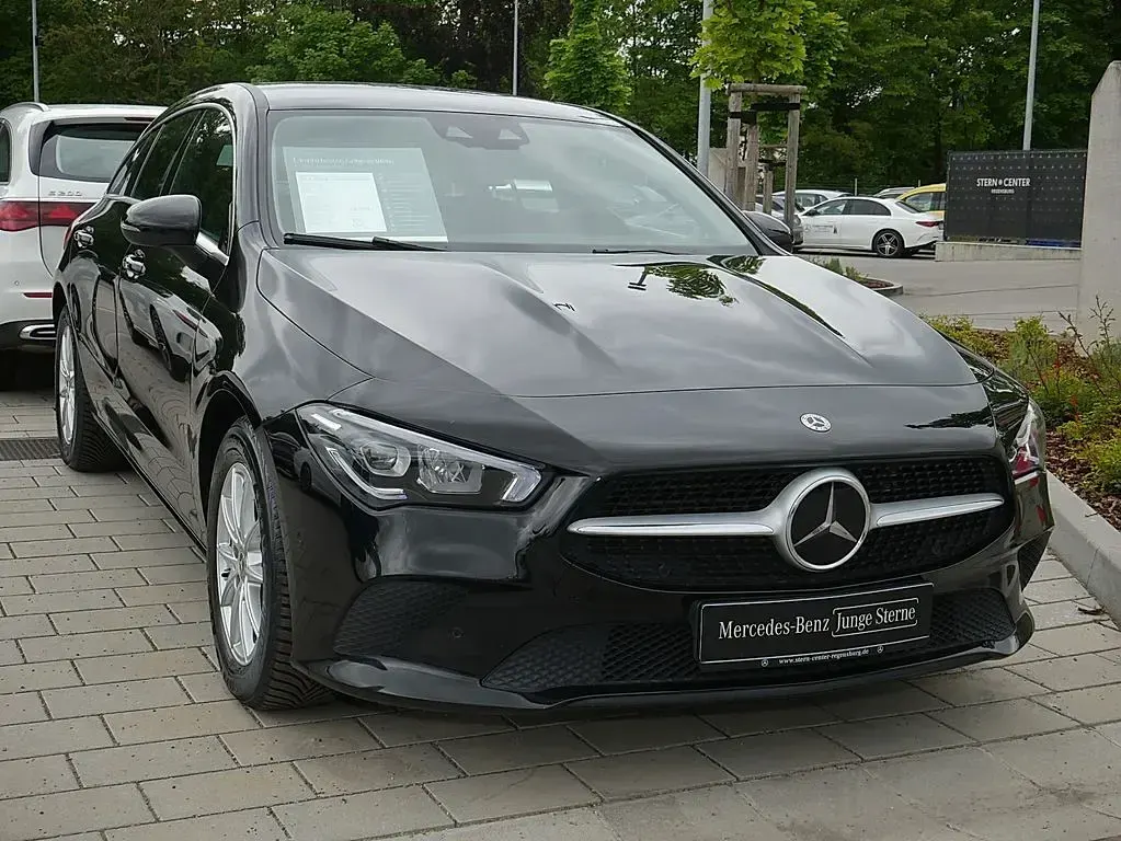 Gebraucht Mercedes CLA200 Shooting Brake 150 PS (110 kW) 2023 Schwarz Kombi