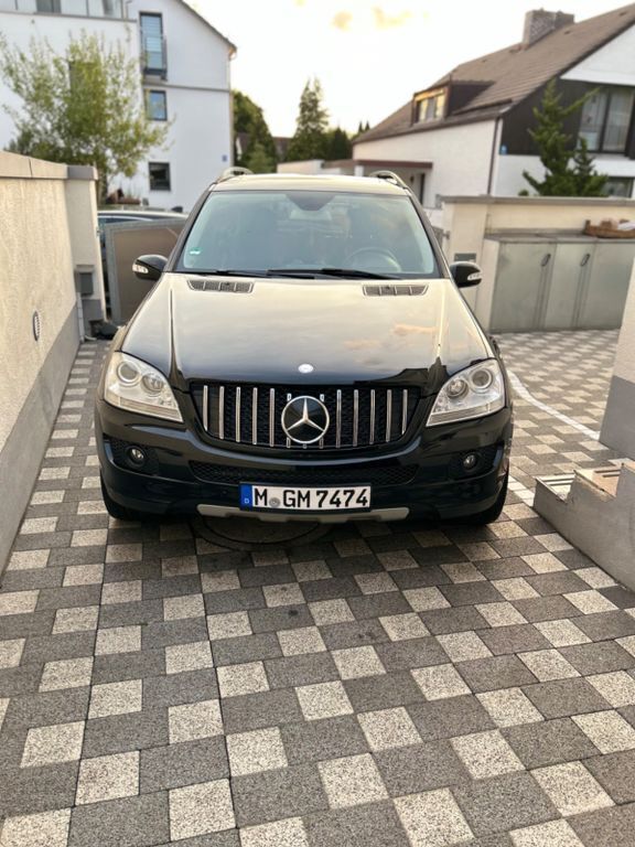 Schwarz Gebraucht 2006 Mercedes ML350 SUV | 8.499 € (Etwas zu teuer) - Bild 1/4