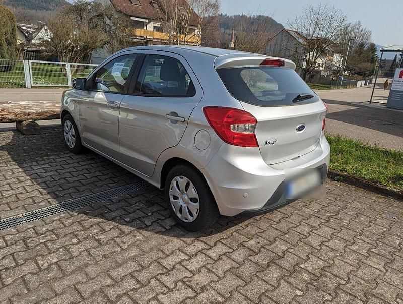 Gebraucht Ford Ka Plus 85 PS (62 kW) 2017 Silber Kleinwagen