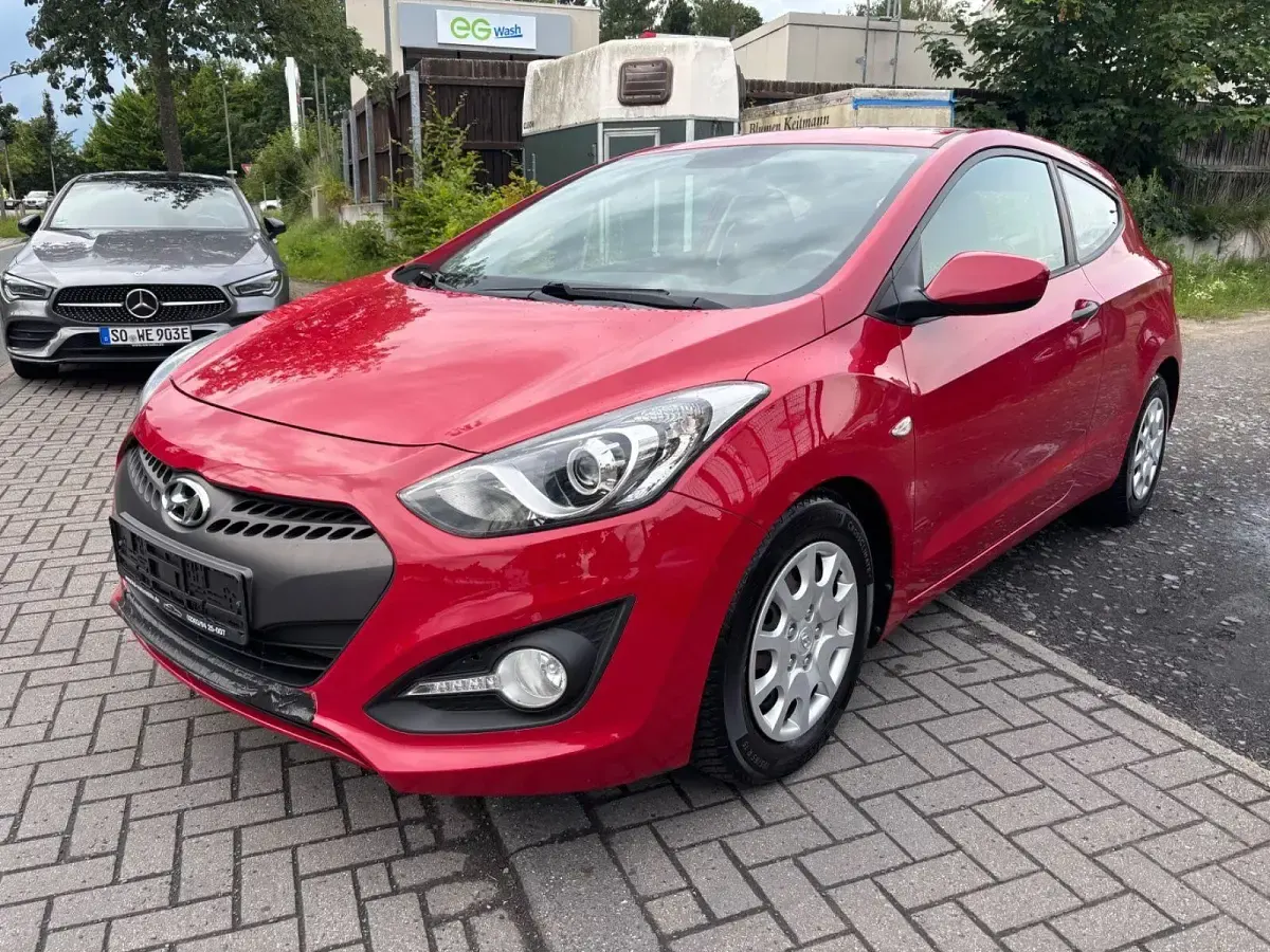 Gebraucht Hyundai Coupé Edition 99 PS (72 kW) 2013 Rot Coupé