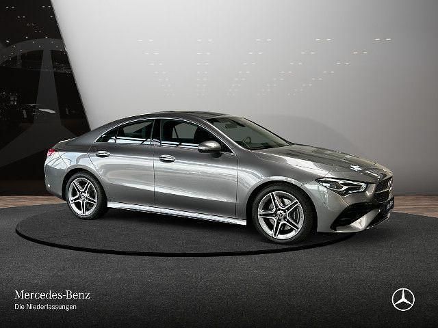 Grau Gebraucht 2024 Mercedes CLA200 AMG Limousine | 33.990 € (Fairer Preis) - Bild 1/4