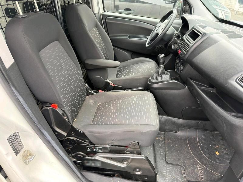 Gebraucht Opel Combo 95 PS (69 kW) 2018 Weiß Van / Kleinbus