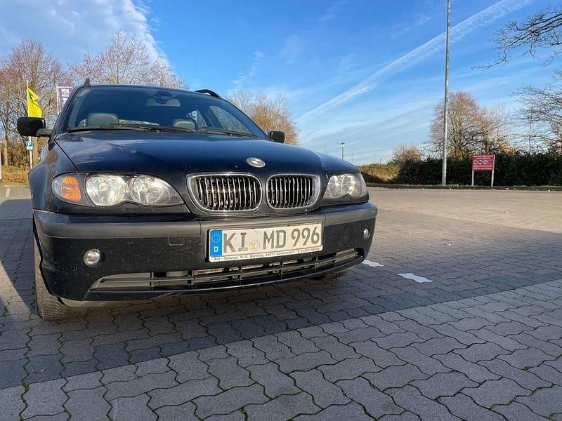 Schwarz Gebraucht 2004 BMW 320 Lifestyle Kombi | 1.750 € (Superpreis) - Bild 1/4