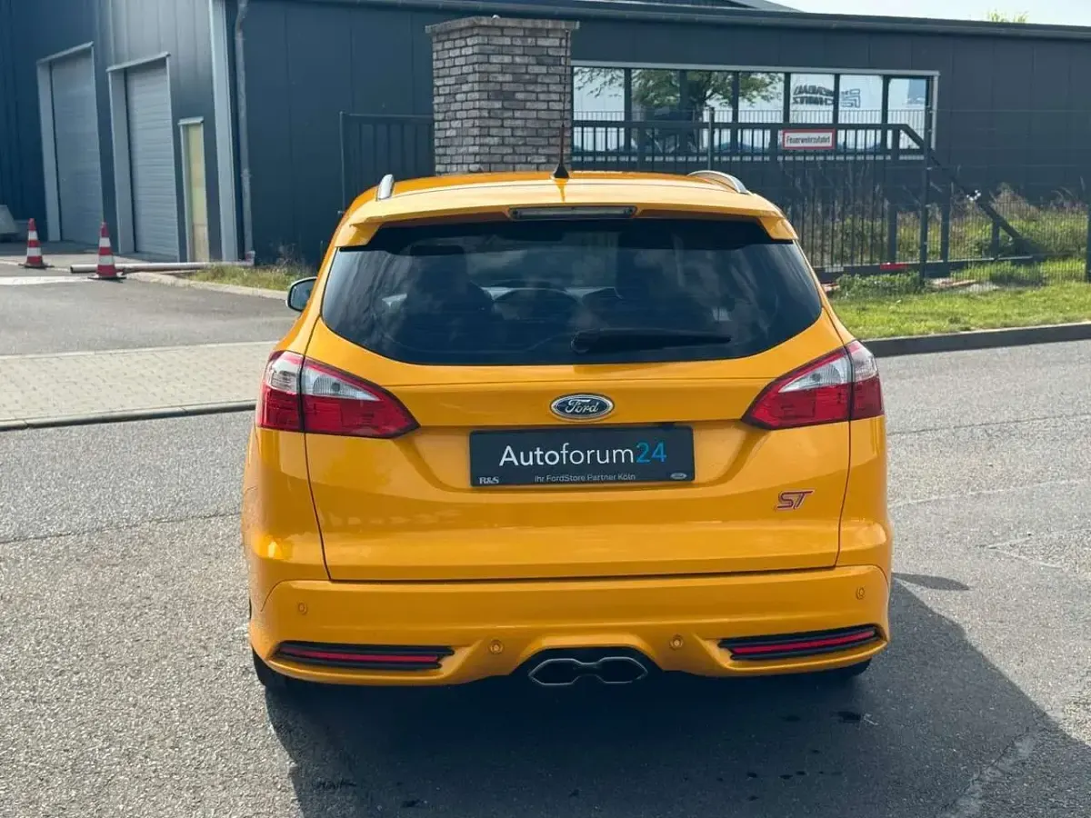 Brugt Ford Focus ST 250 HK (183 kW) 2013 Gul Stationcar