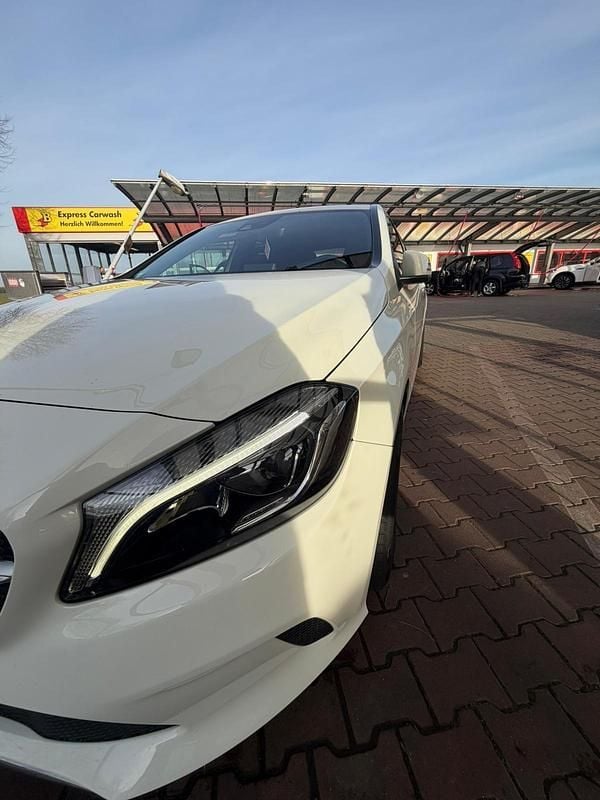 Gebraucht Mercedes A200 136 PS (100 kW) 2017 Weiß Kleinwagen