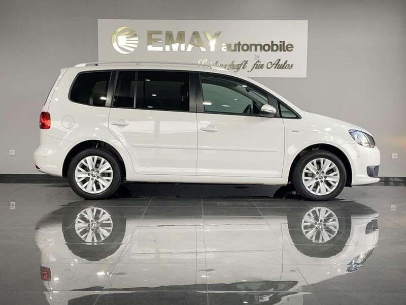 Gebraucht VW Touran Life 105 PS (77 kW) 2013 Weiß (candyweiß) Van / Kleinbus