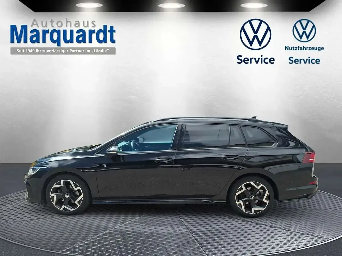 Gebraucht VW Golf VIII R-line 150 PS (110 kW) 2025 Schwarz Kombi