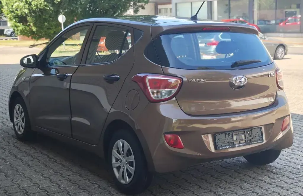 Gebraucht Hyundai i10 Classic 67 PS (49 kW) 2016 Braun Kleinwagen