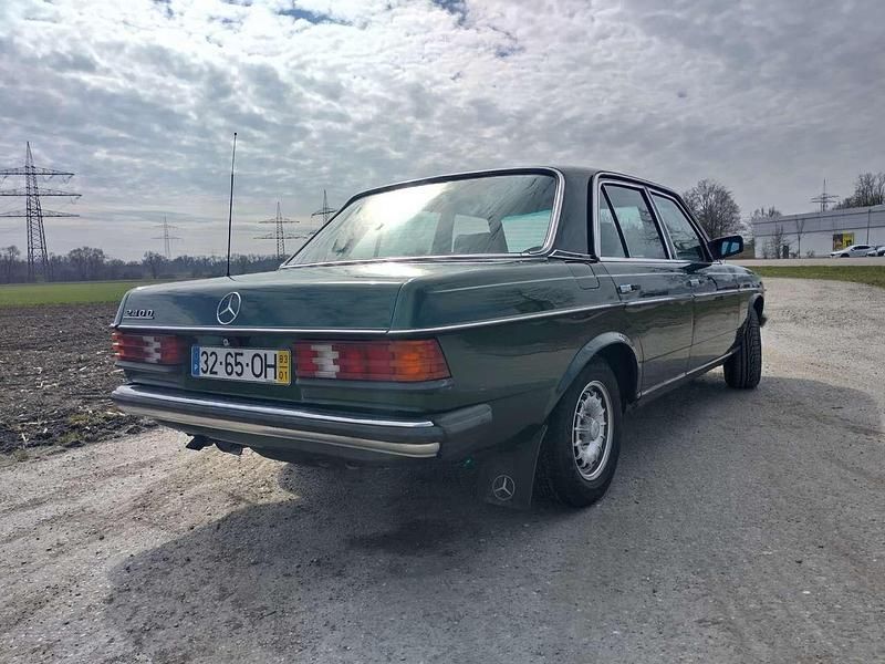 Gebraucht Mercedes 240 72 PS (52 kW) 1983 Grün Limousine