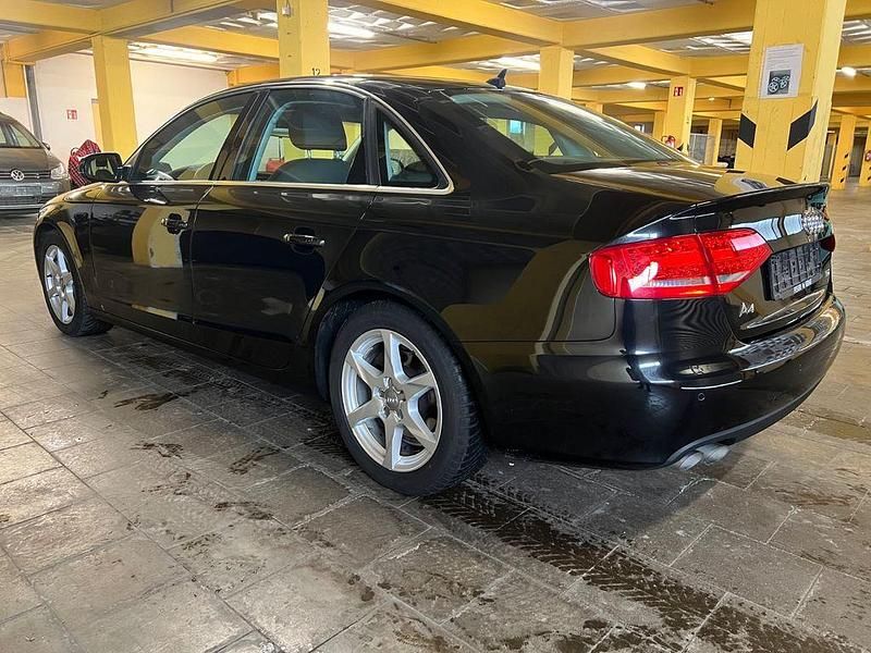 Second-hand Audi A4 Sport 143 CP (105 kW) 2010 Negru Berlinǎ