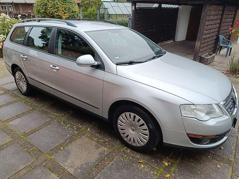 Silber Gebraucht 2009 VW Passat Trendline Kombi | 1.690 € (Superpreis) - Bild 1/4