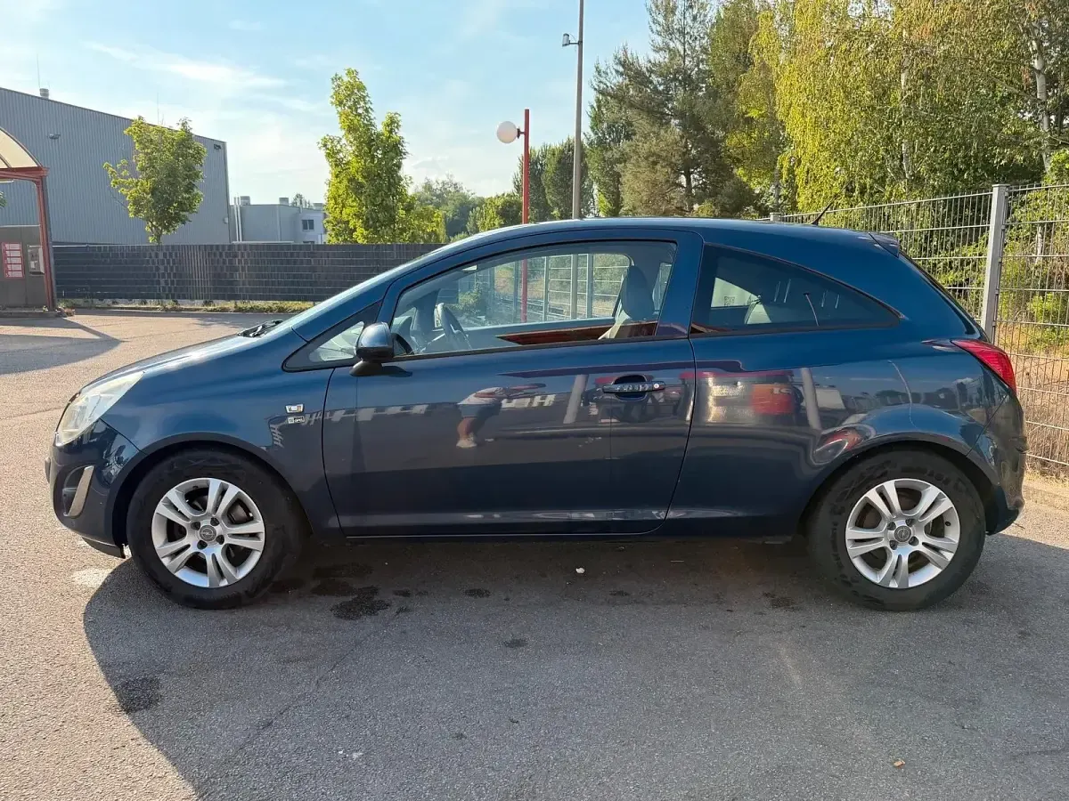 Gebraucht Opel Corsa 101 PS (74 kW) 2012 Blau Kleinwagen