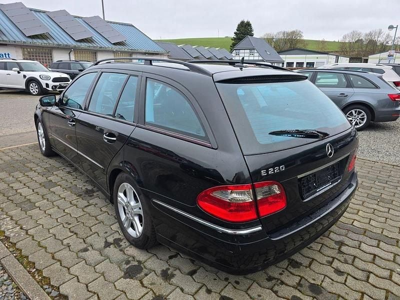 Gebraucht Mercedes E220 Elegance 170 PS (125 kW) 2007 Schwarz Limousine