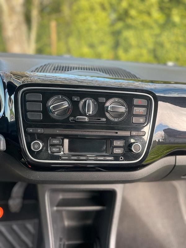 Usata VW up! 75 CV (55 kW) 2011 Nero Utilitaria