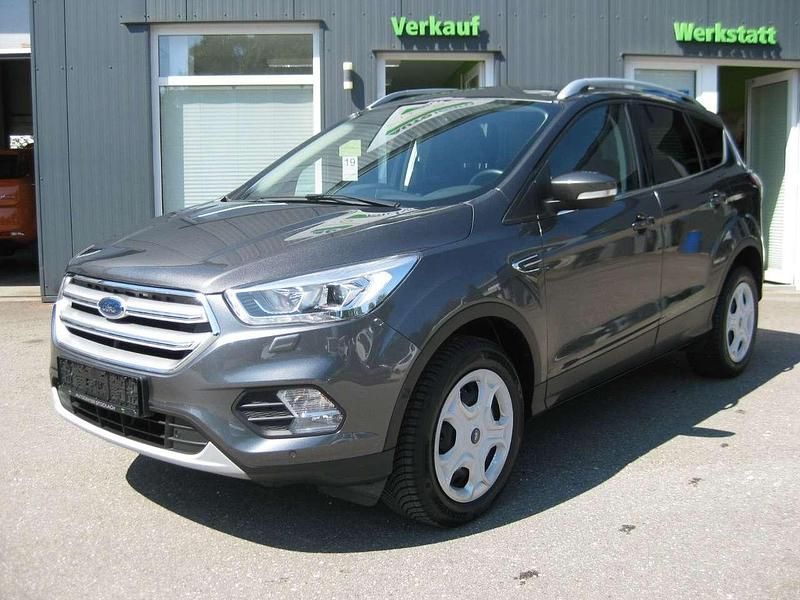Grau Gebraucht 2019 Ford Kuga Trend SUV | 13.400 € (Superpreis) - Bild 1/4