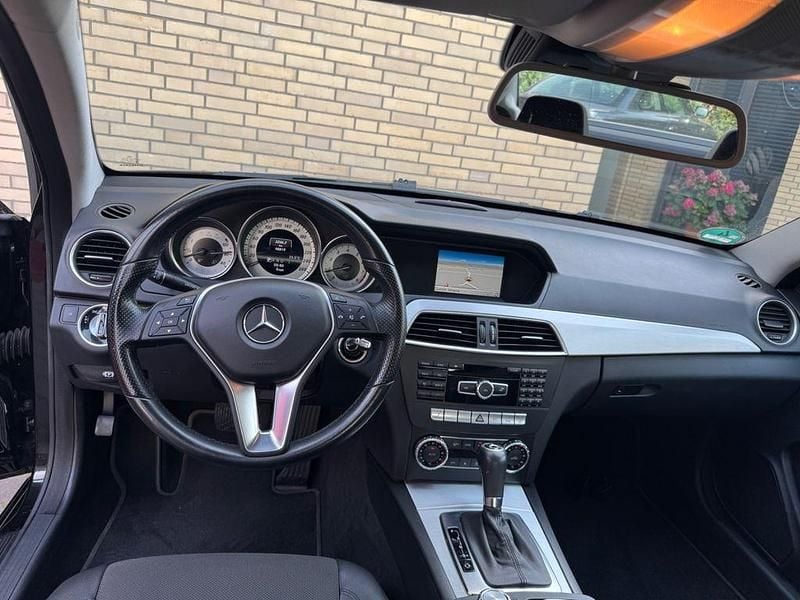 Gebraucht Mercedes C180 156 PS (114 kW) 2011 Schwarz Coupé