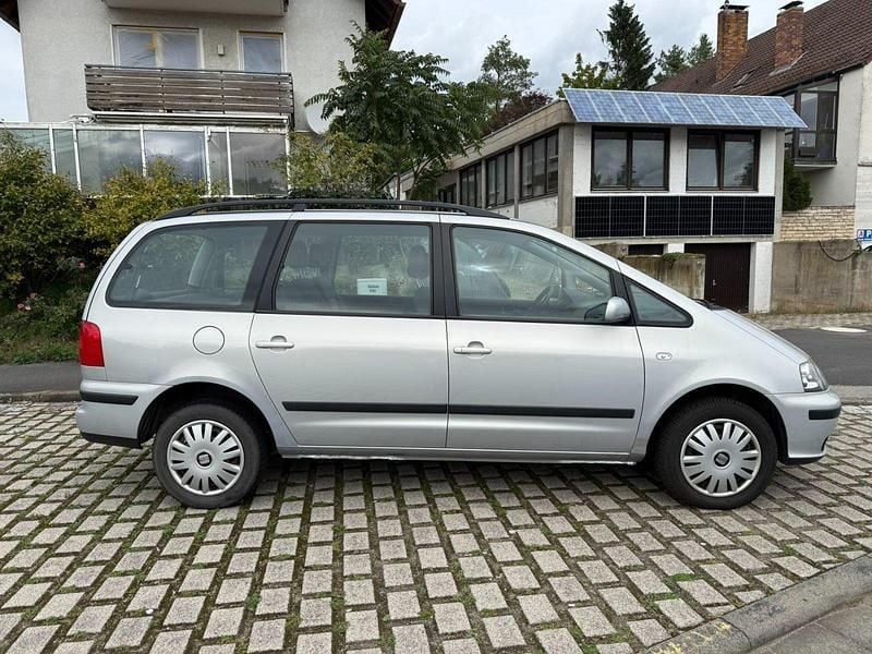Używany Seat Alhambra 116 KM (85 kW) 2004 Szary Minivan