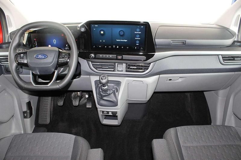 Gebraucht Ford Tourneo Titanium 150 PS (110 kW) 2024 Artisan red Van / Kleinbus