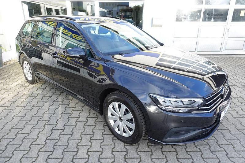 Grau Gebraucht 2022 VW Passat Kombi | 20.490 € (Guter Preis) - Bild 1/4