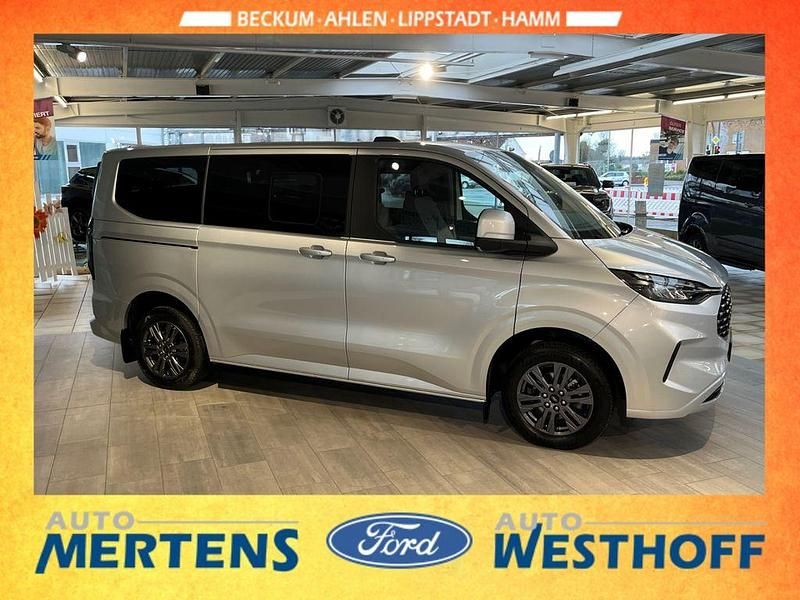 Gebraucht Ford Tourneo Titanium 136 PS (100 kW) 2025 Silber Van / Kleinbus