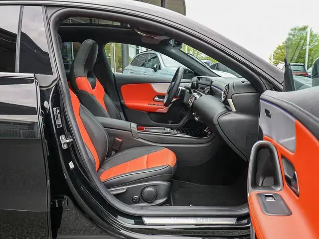 Gebraucht Mercedes CLA250 AMG 224 PS (164 kW) 2024 Schwarz / kosmosschwarz (metallic) Limousine