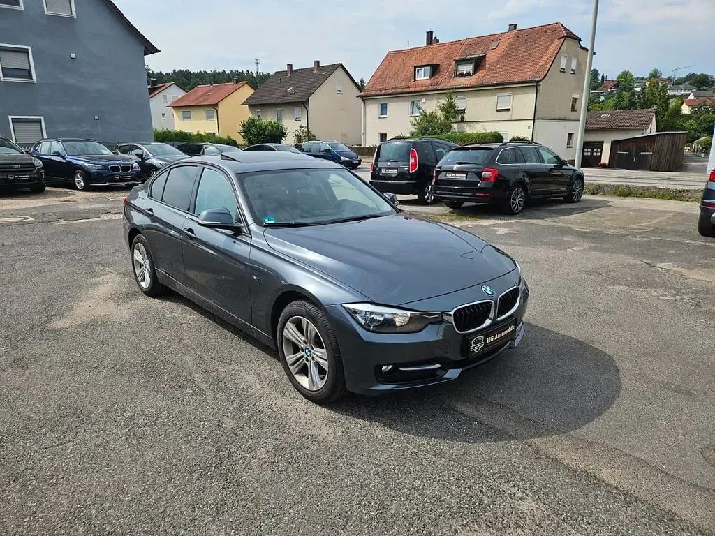 Gebraucht BMW 318 Sport Line 143 PS (105 kW) 2012 Grau Limousine
