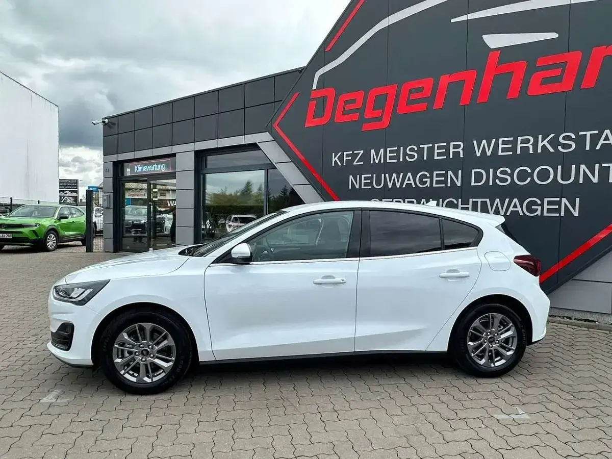 Nouvelle Ford Focus Titanium X 125 ch (91 kW) 2026 Blanc Berline