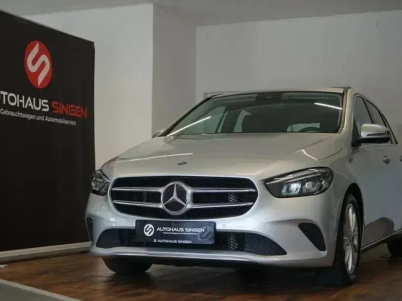 Gebraucht Mercedes B220 Progressive 190 PS (139 kW) 2019 Iridiumsilber (metallic) Van / Kleinbus