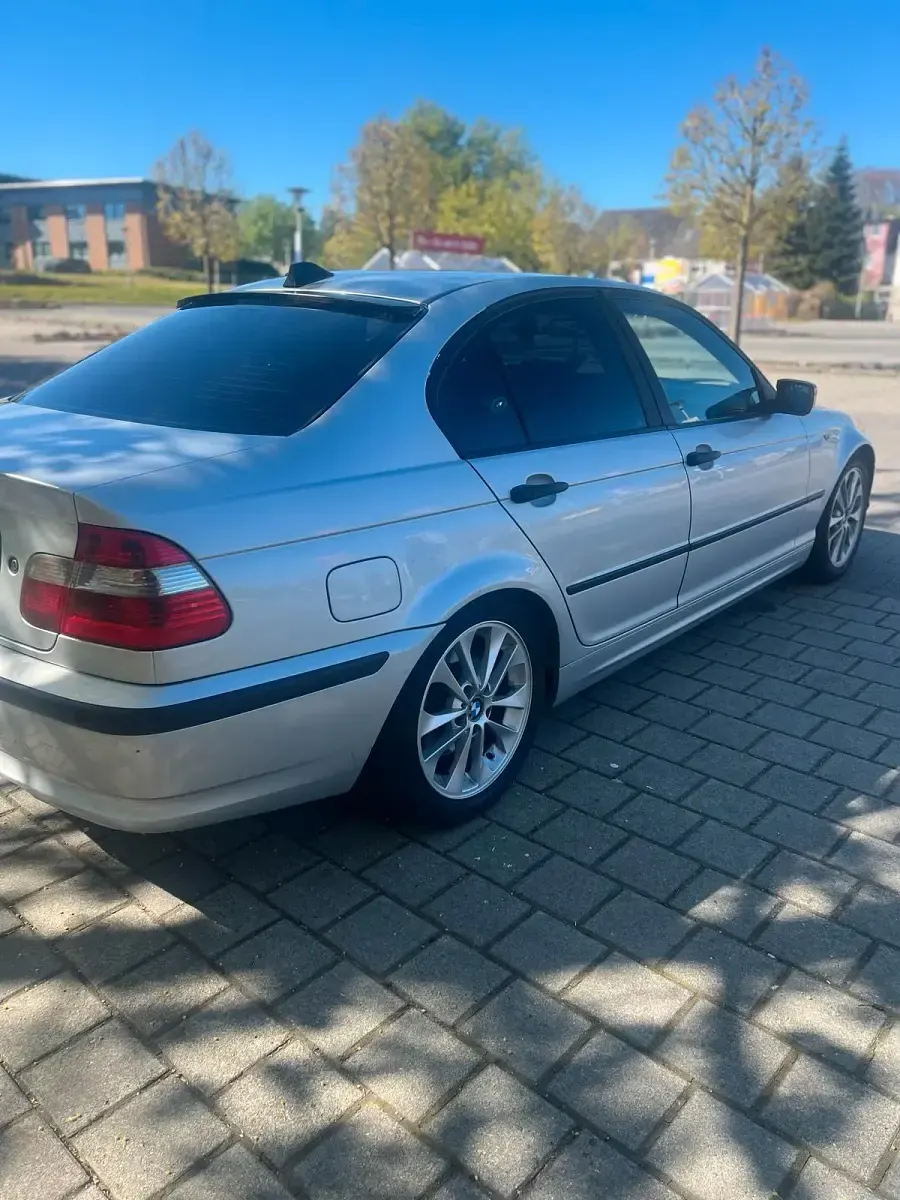 Second-hand BMW 320 150 CP (110 kW) 2003 Berlinǎ