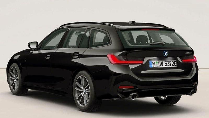 Nowe BMW 330e 184 KM (135 kW) 2026 Czarny Kombi