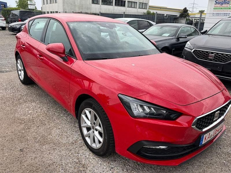Rot Gebraucht 2022 Seat Leon Style Limousine | 13.490 € (Fairer Preis) - Bild 1/4