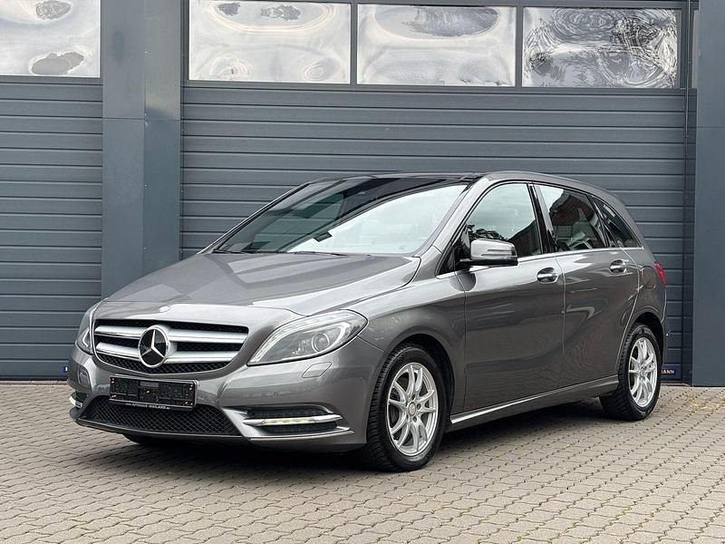 Gebraucht Mercedes B180 122 PS (89 kW) 2012 Grau Van / Kleinbus