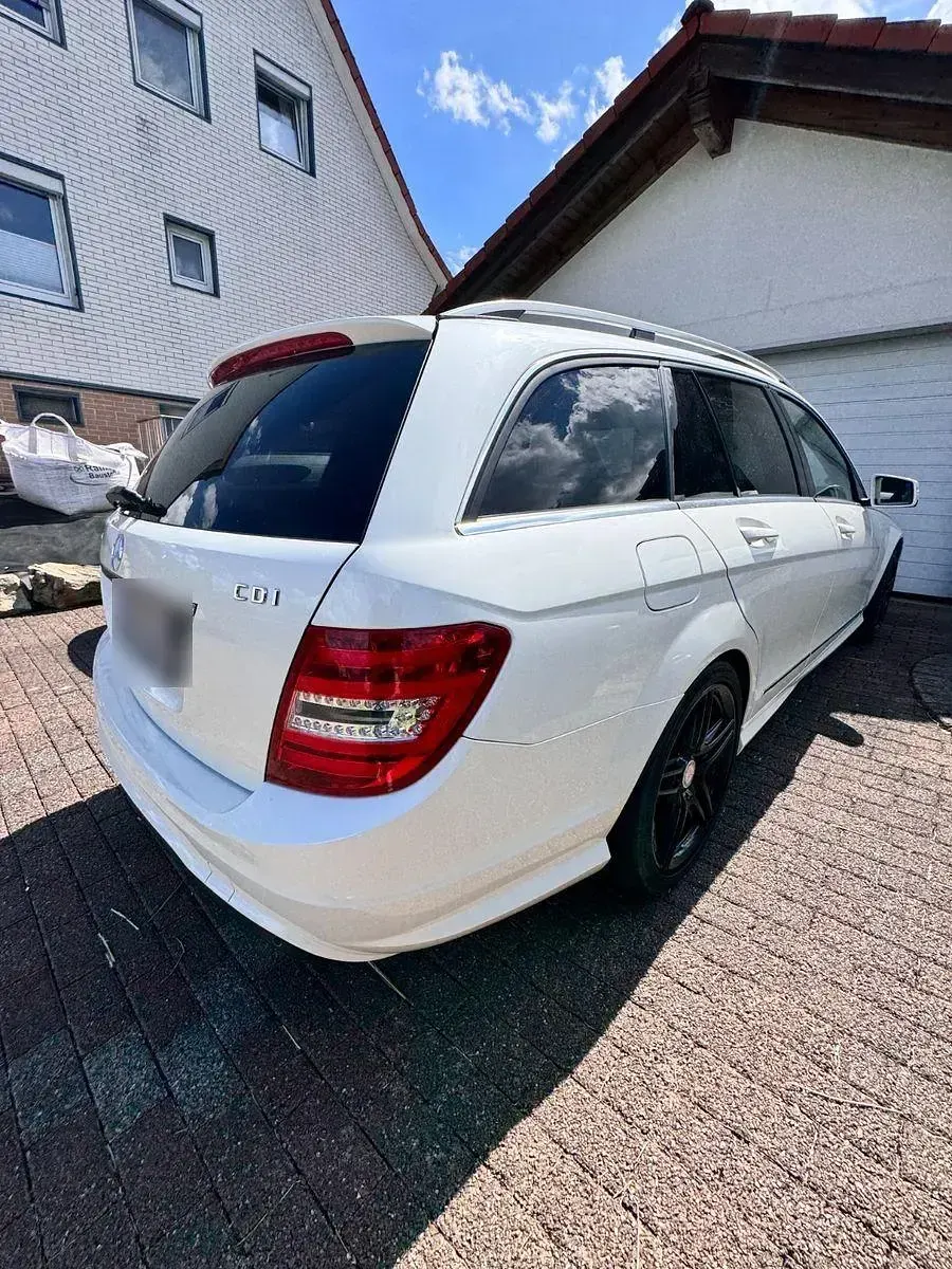 Gebraucht Mercedes C220 Avantgarde 170 PS (125 kW) 2013 Weiß Kombi