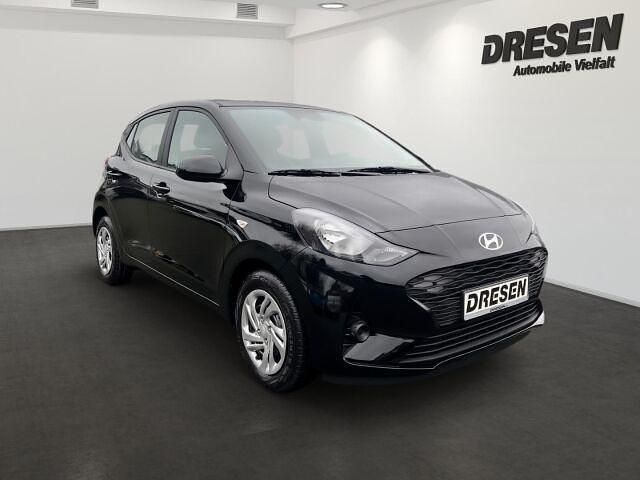 Gebraucht Hyundai i10 Select 67 PS (49 kW) 2024 Schwarz Kleinwagen