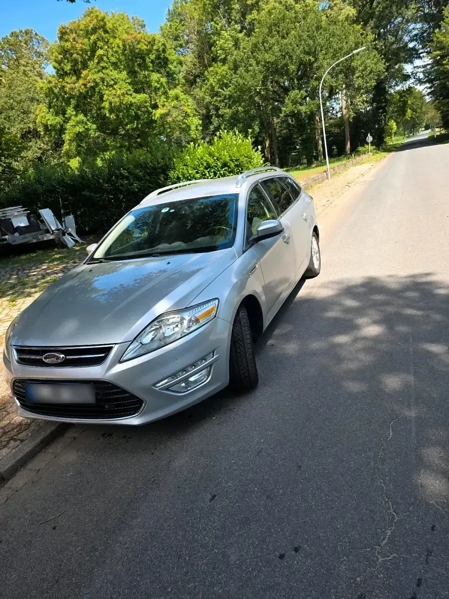 Gebraucht Ford Mondeo 140 PS (102 kW) 2012 Silber Kombi