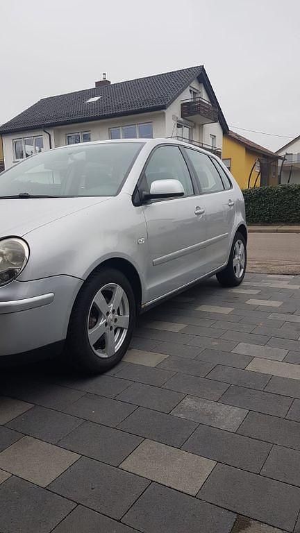 Second-hand VW Polo Basis 75 CP (55 kW) 2003 Argintiu Berlinǎ
