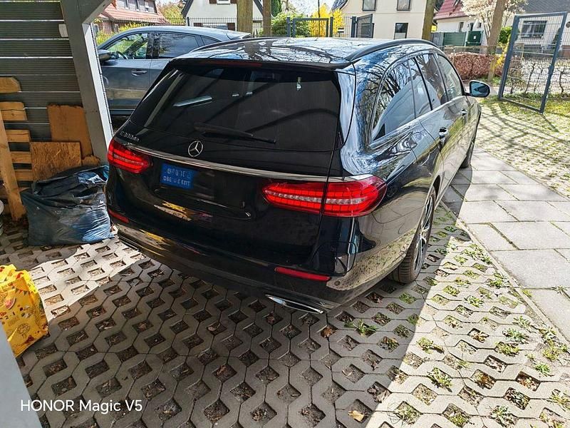 Gebraucht Mercedes E300 306 PS (225 kW) 2022 Schwarz Limousine