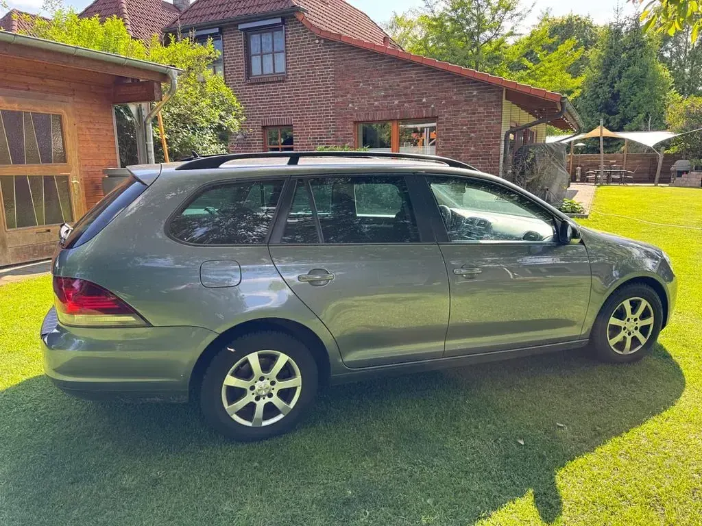 Używany VW Golf VII Match 105 KM (77 kW) 2013 Szary Kombi