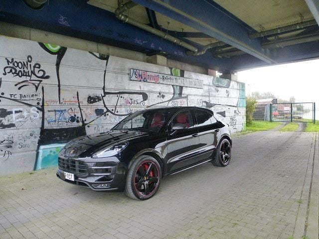 Gebraucht Porsche Macan Turbo Performance Package 441 PS (324 kW) 2017 Schwarz SUV