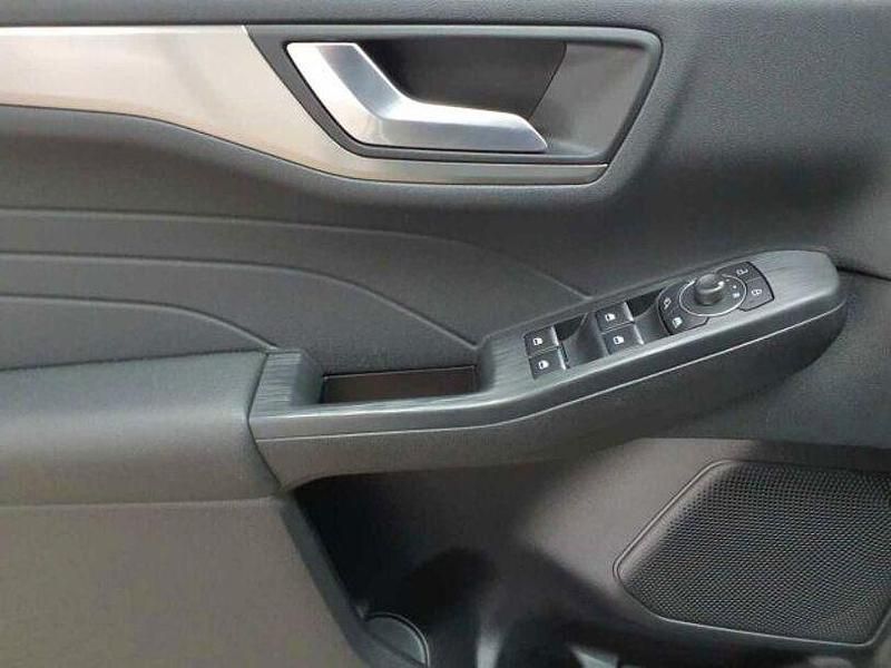 Gebraucht Ford Kuga Titanium 120 PS (88 kW) 2023 Frozen white SUV