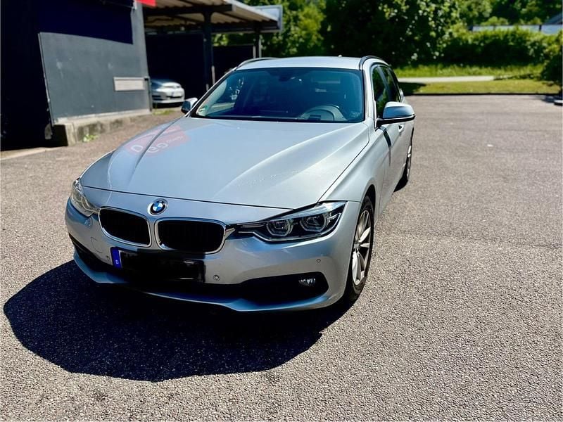 Gebraucht BMW 320 163 PS (119 kW) 2017 Silber Kombi