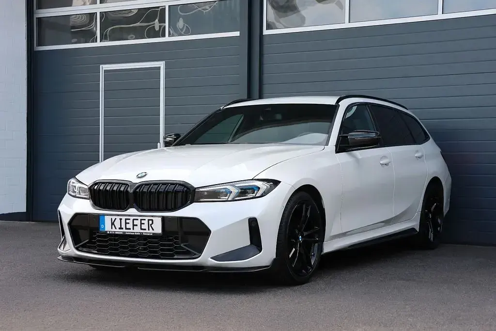 Gebraucht BMW 320 Performance 190 PS (139 kW) 2024 Mineralweiß metallic (a96) Kombi