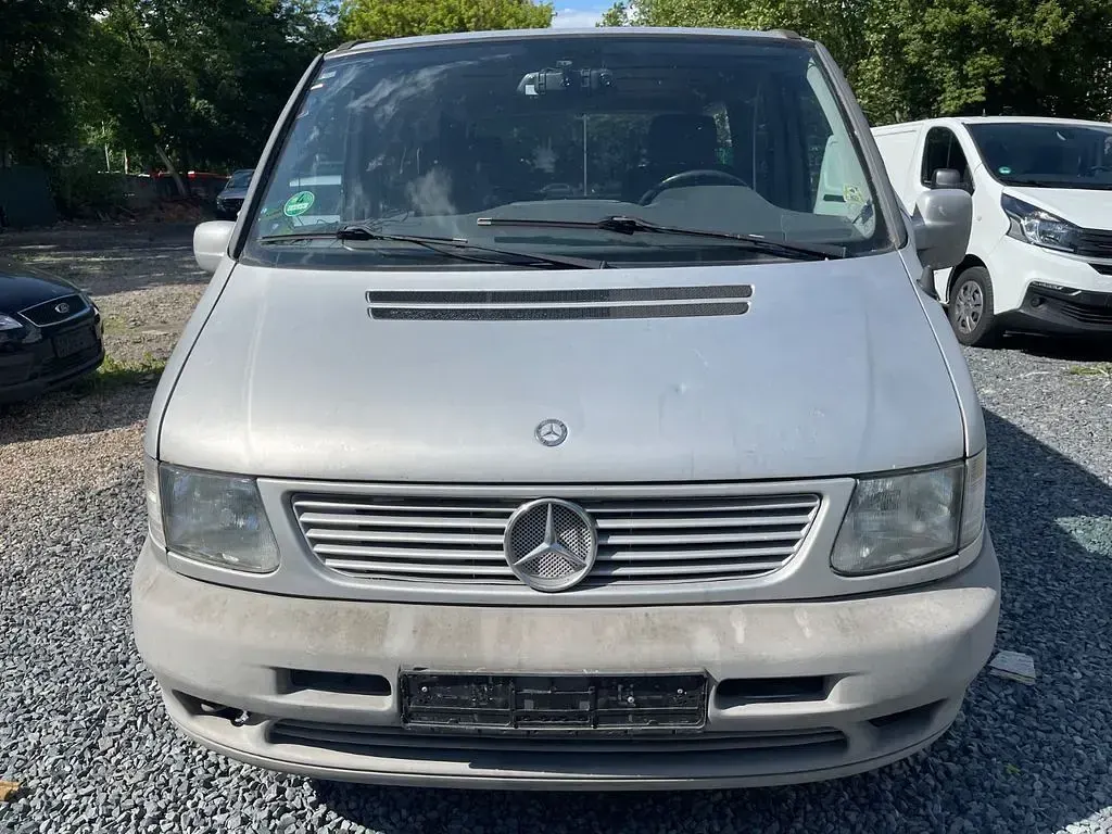 Gebraucht Mercedes V220 122 PS (89 kW) 2001 Silber Van / Kleinbus